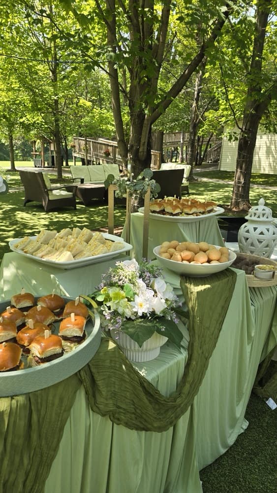 Outdoor wedding table setup